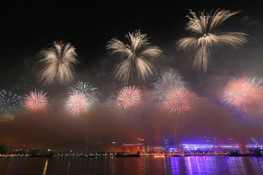 青年新星闪亮登场，夺目争金！的简单介绍